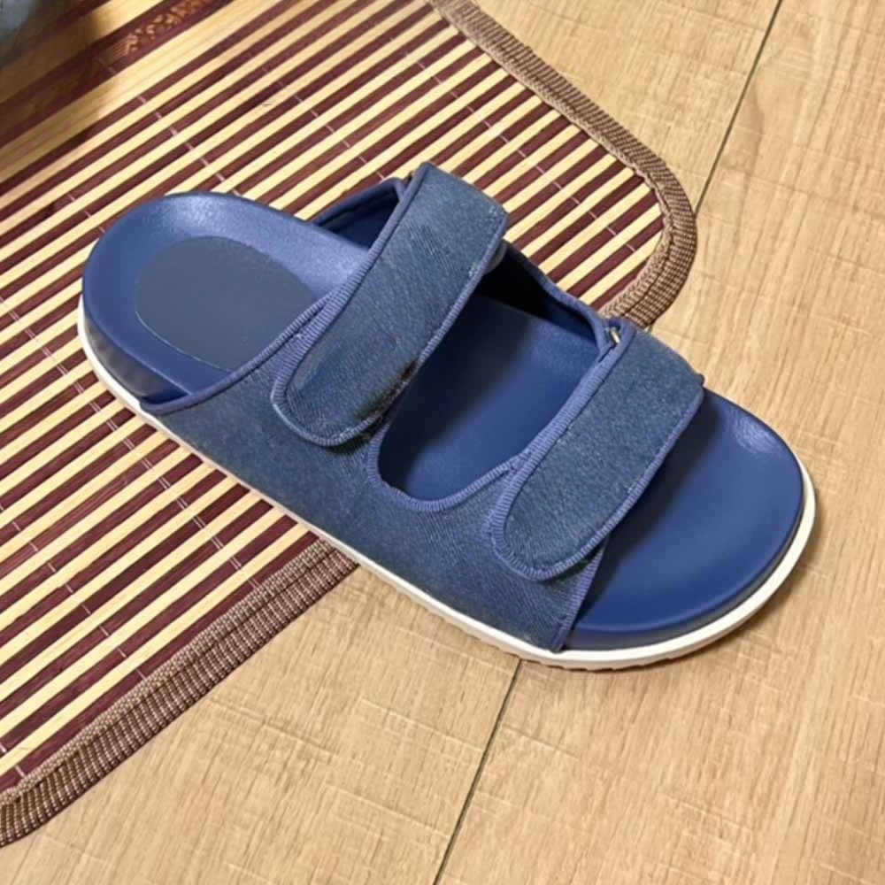 Women's new hook and loop design platform slippers have a shoe box.