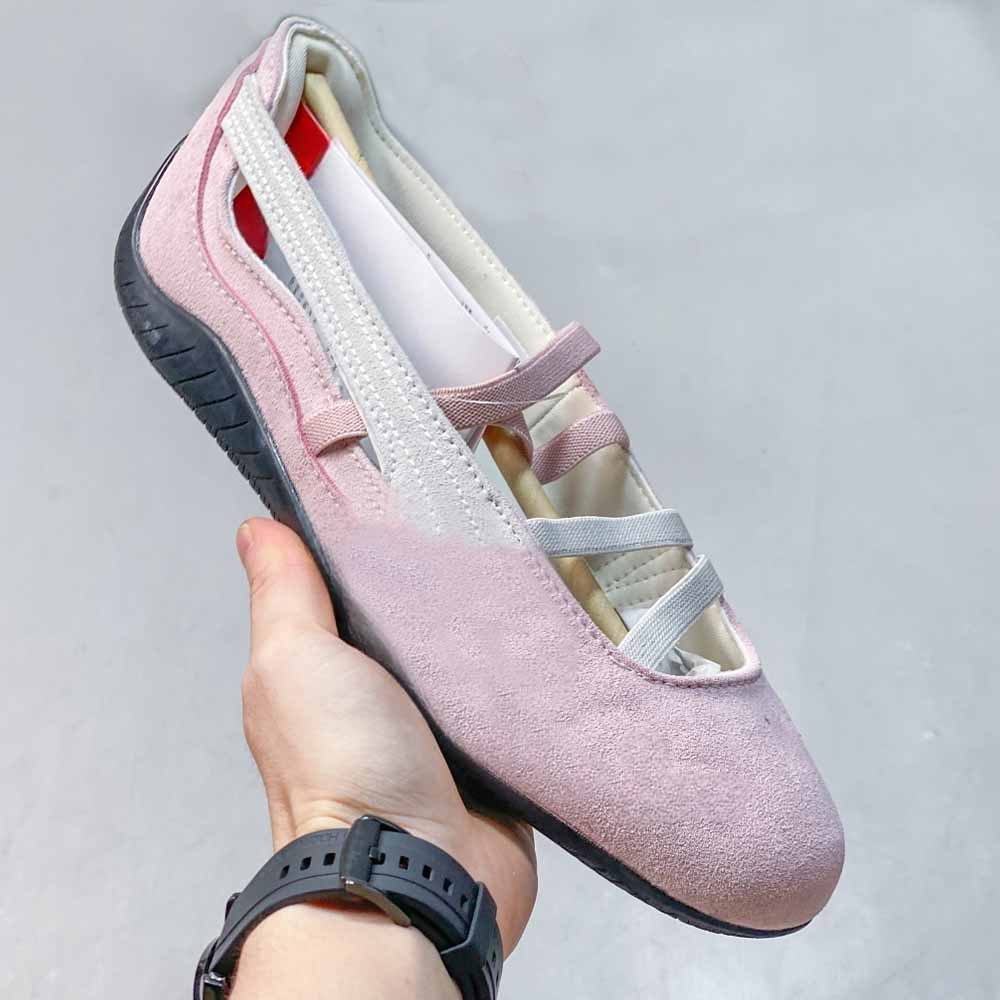 Women's new comfortable thin-soled ballet shoes have a shoe box
