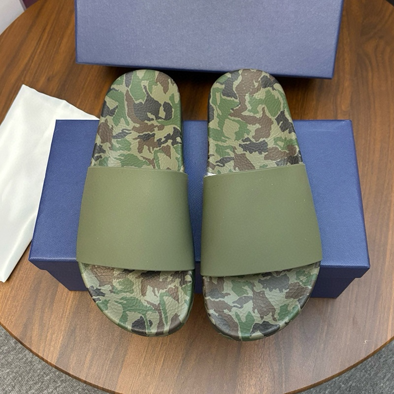New leisure Joker comfortable non-slip beach sandals and slippers have a shoe box