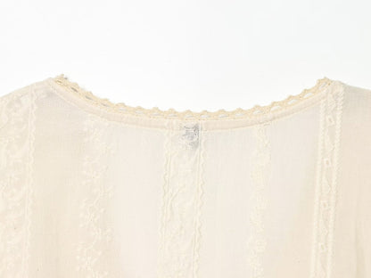 Women's short V-neck embroidered shirt