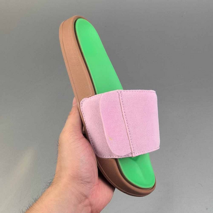 Women's new comfortable breathable rubber slippers have a shoe box