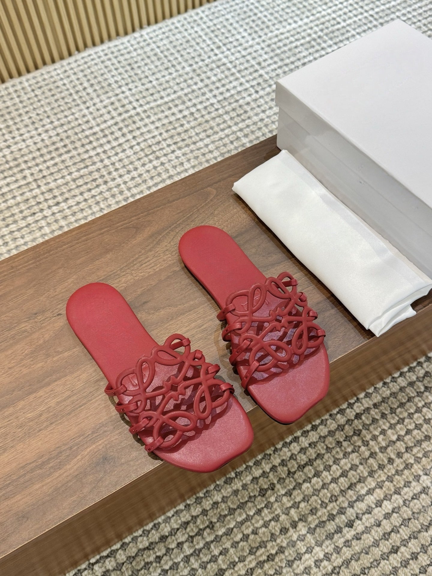 Women's new fashion Joker hollow design thin bottom flat slippers sandals