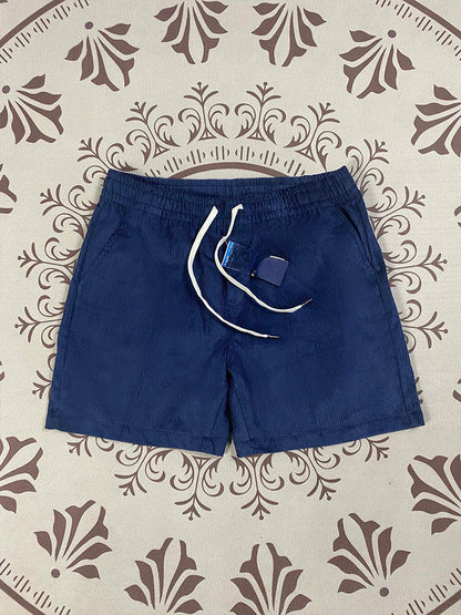 Men and women with the same new Joker couple style corduroy fabric elastic waist casual shorts.