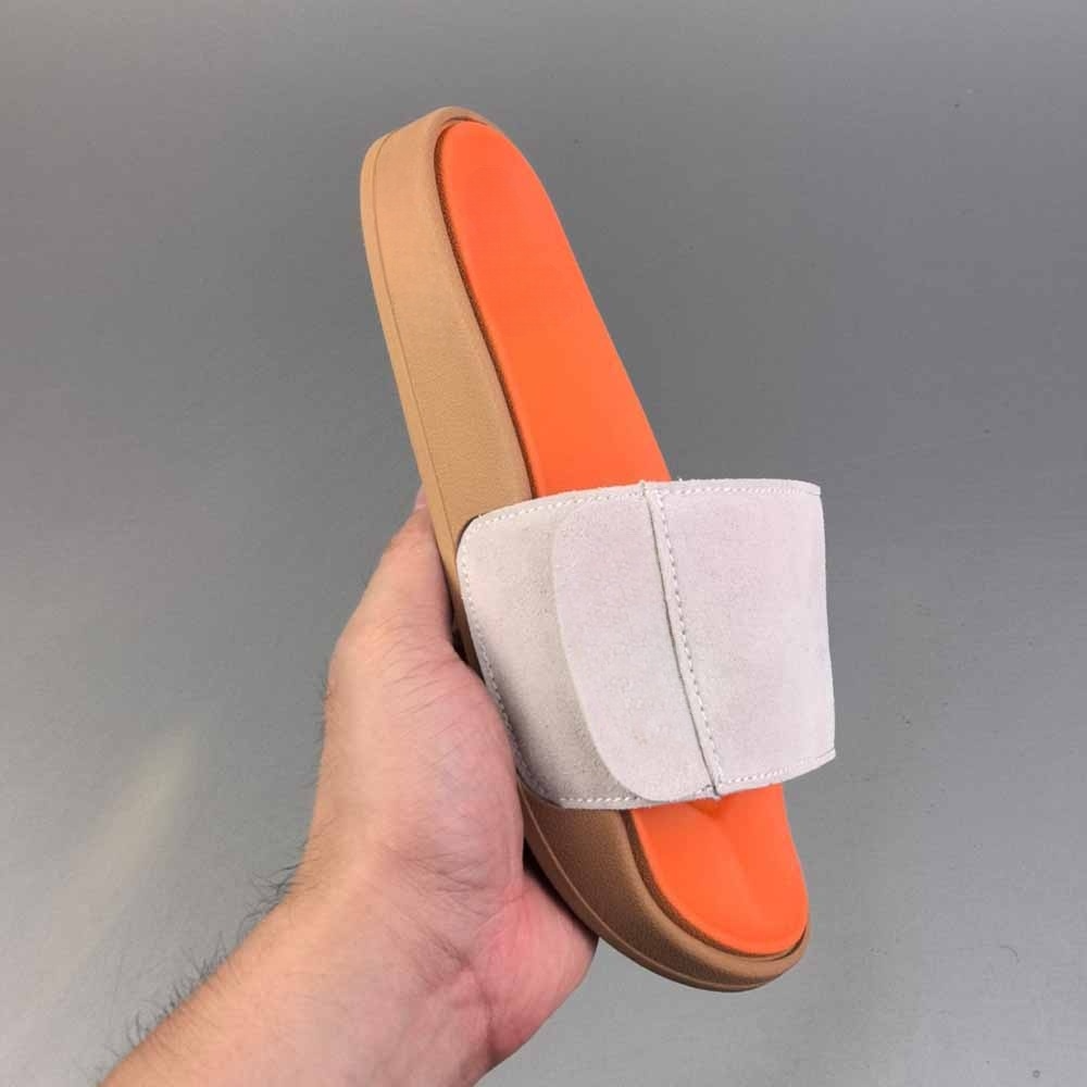 Women's new comfortable breathable rubber slippers have a shoe box