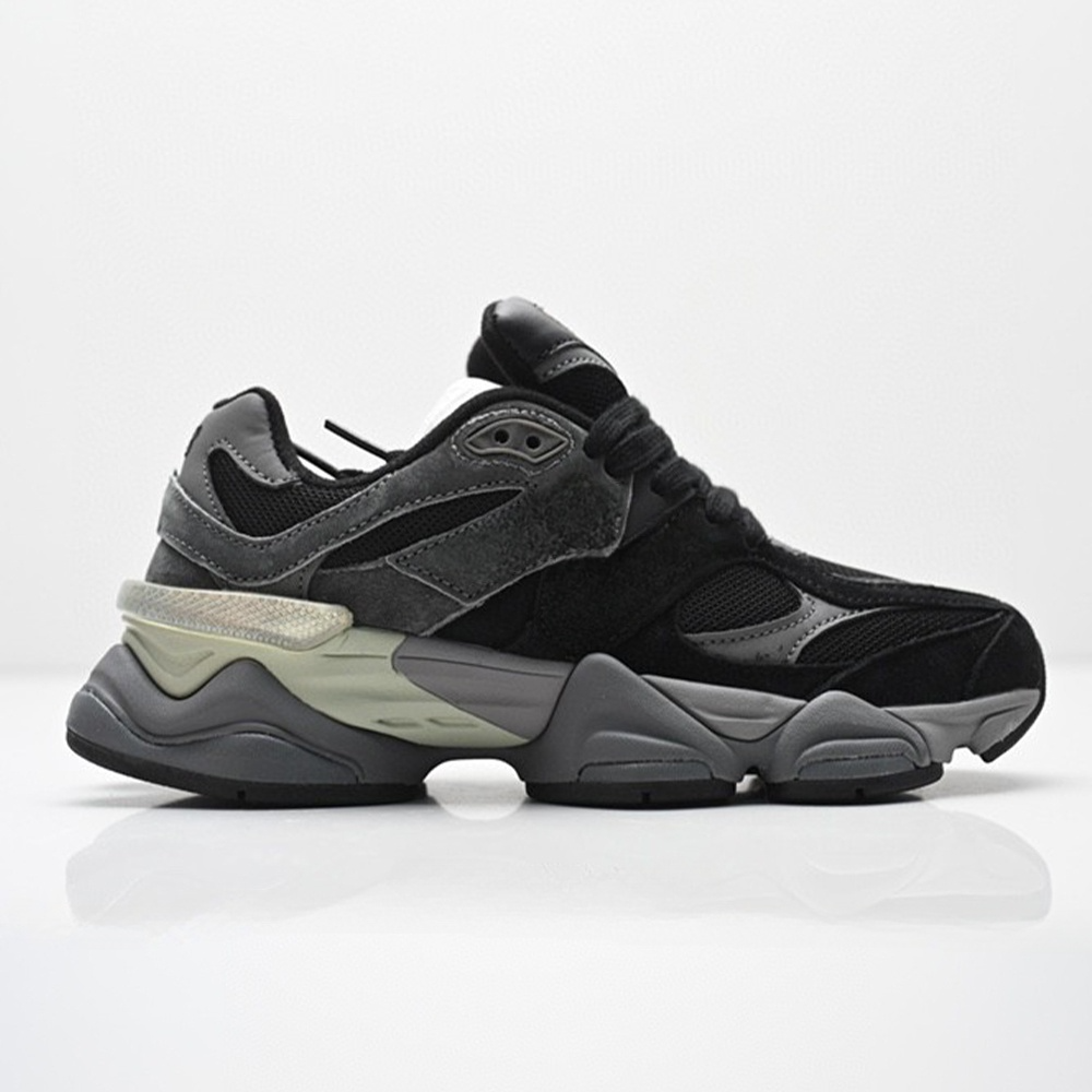 Women's new lace-up increased leisure sports shoes have a shoe box