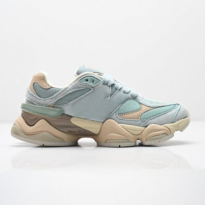 Women's new lace-up increased leisure sports shoes have a shoe box