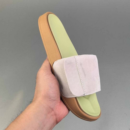 Women's new comfortable breathable rubber slippers have a shoe box