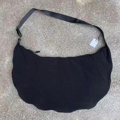 Men's and Women's Large-capacity Waterproof Nylon Lightweight Casual Joker Shoulder Slung Crescent Bag.