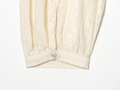 Women's short V-neck embroidered shirt