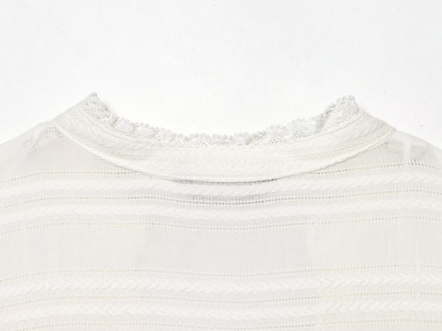 Women's lace decoration short V-neck shirt