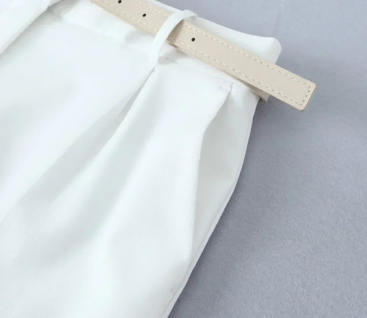 Women's New Chic Fashion Belt Decoration Casual Versatile Pleated Shorts Retro High Waist Side Pocket Women's Shorts