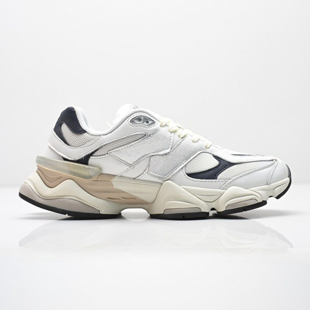 Women's new lace-up increased leisure sports shoes have a shoe box