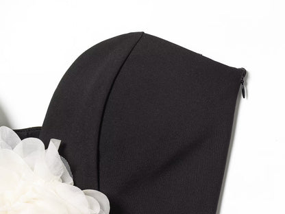 Women's contrasting flower decoration strapless top