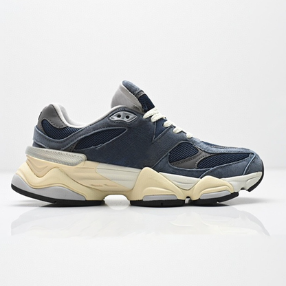 Women's new lace-up increased leisure sports shoes have a shoe box