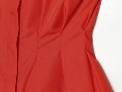 Women's sleeveless pleated button up shirt