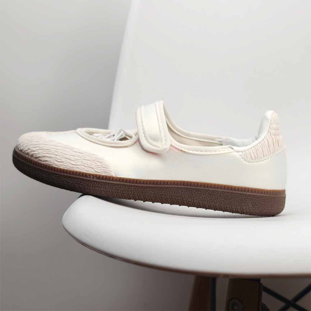 Women's new casual one-pedal sports shoes have a shoe box