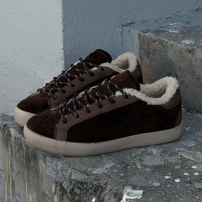 Women's new flat-bottomed lace-up casual shoes have a shoe box