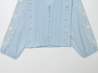 Women's contrasting embroidered V-neck shirt