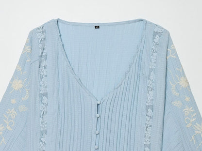 Women's contrasting embroidered V-neck shirt