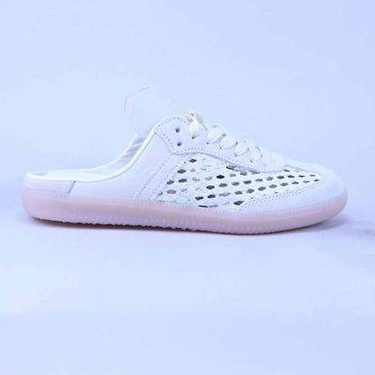 Women's new woven hollow leisure slippers have a shoe box