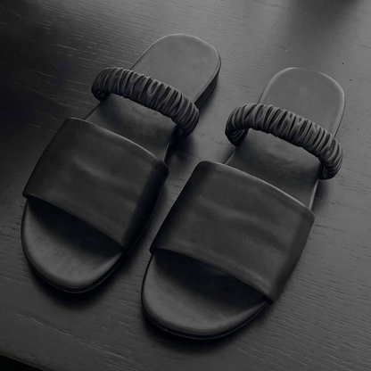 Women's new soft-soled beach sandals have a shoe box